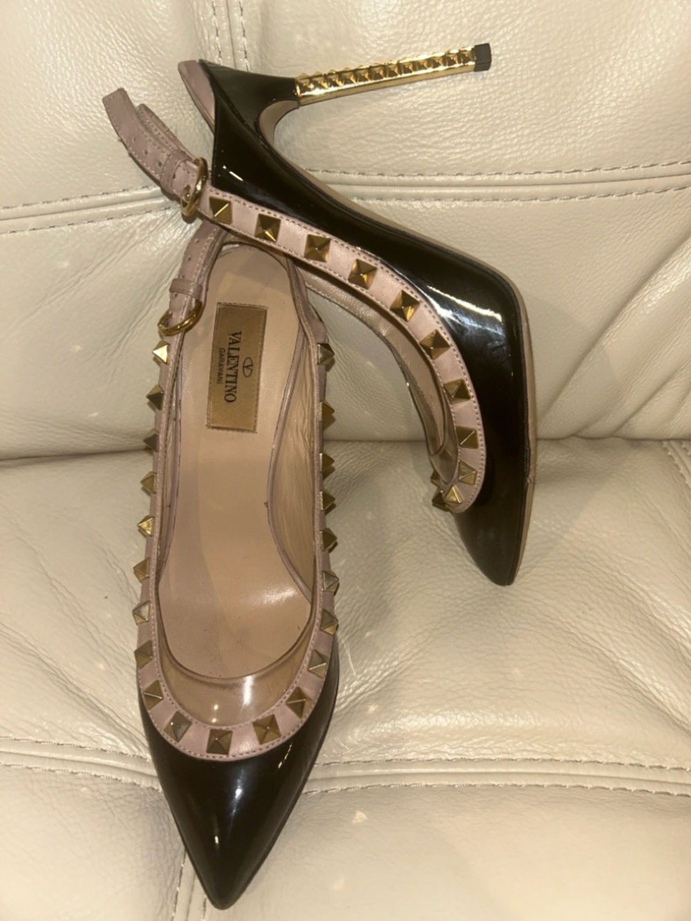 Valentino Black and Blush Rockstud Pointed Toe Stiletto Pumps Size 37 US 7